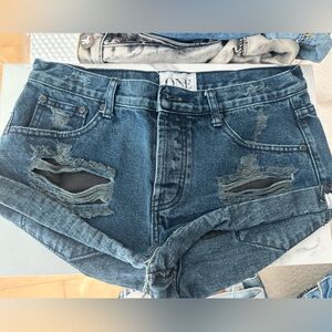 One Teaspoon Bandits Denim Jean Shorts
Size 27
